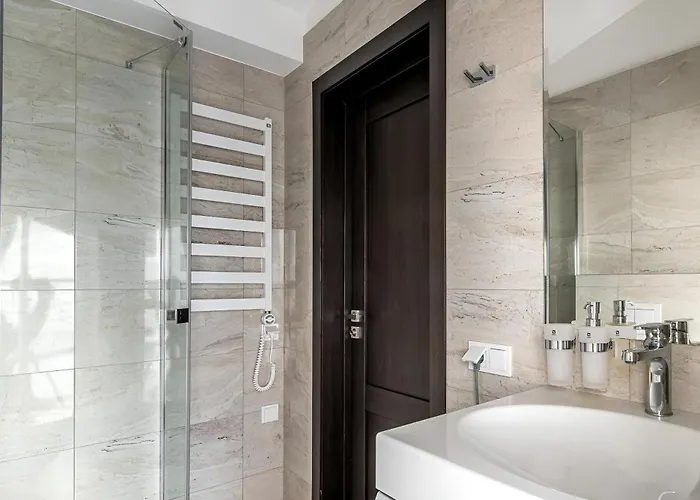 Elumen I Near Cathedral & Bernardine Park Apartman *