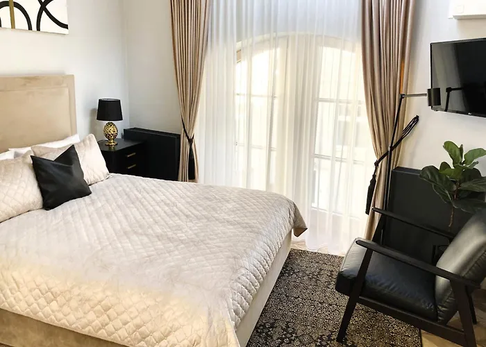 Elumen I Near Cathedral & Bernardine Park *