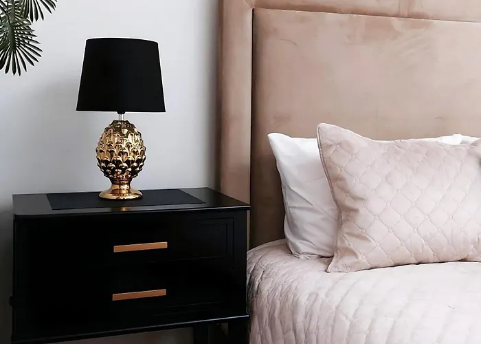 Elumen I Near Cathedral & Bernardine Park 아파트