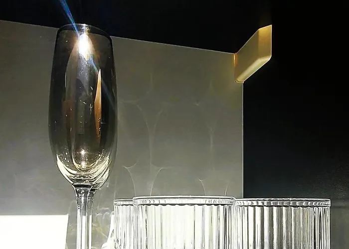 Elumen I Near Cathedral & Bernardine Park Apartamento